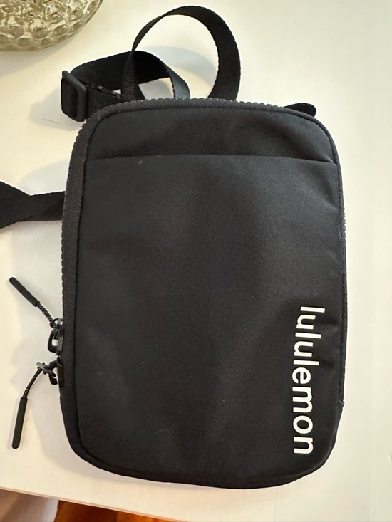 lululemon athletica Handbags - lululemon athletica Black Crossbody Pouch